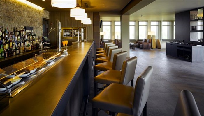 bar